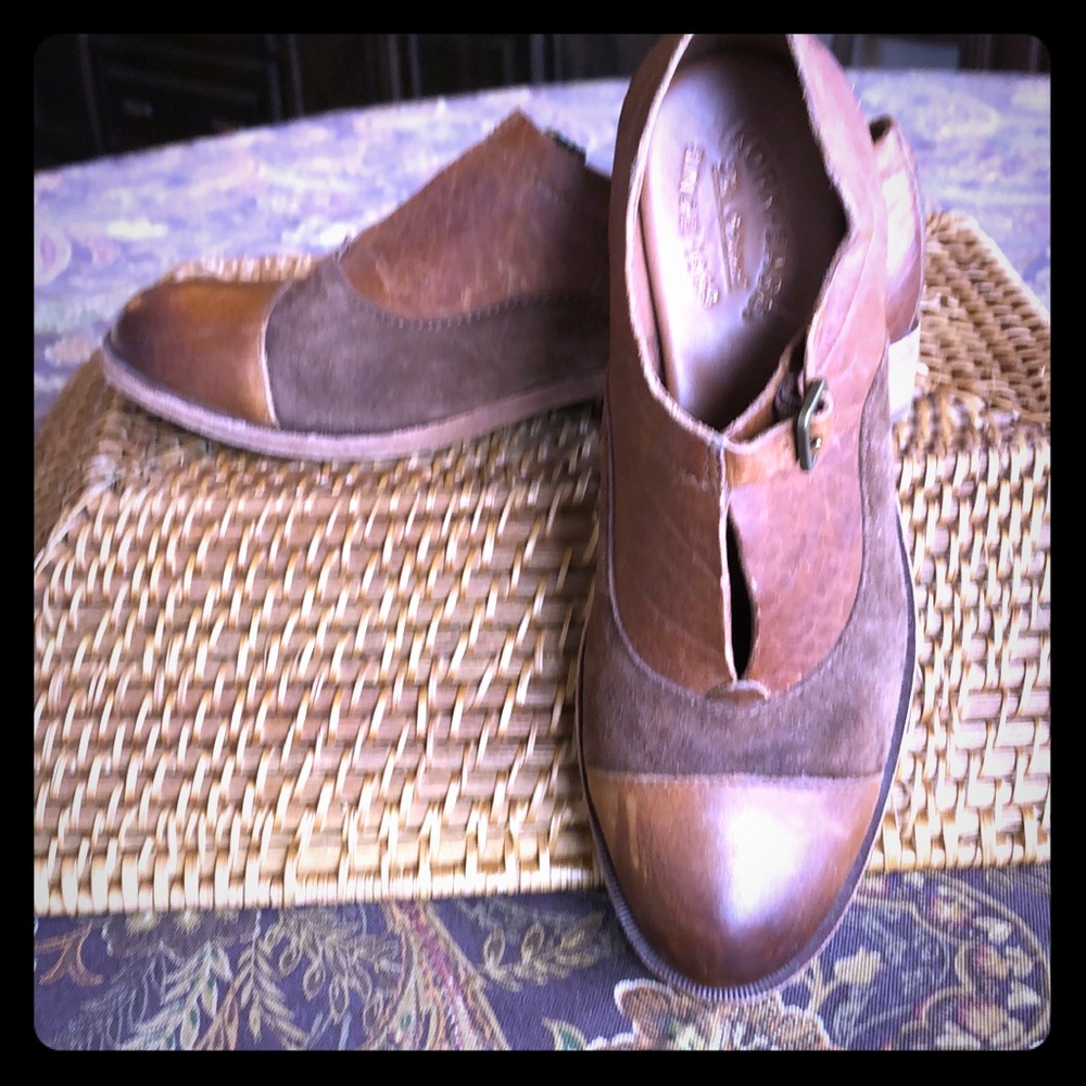 Women’s size 7.5M  Brown Niseda Oxford